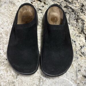 Women's Black Slip-On Shoes